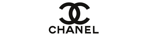 銀座の会員制高級クラブで働いているホステスさんに大人気！CHANEL の化粧品　シャネルのロゴ