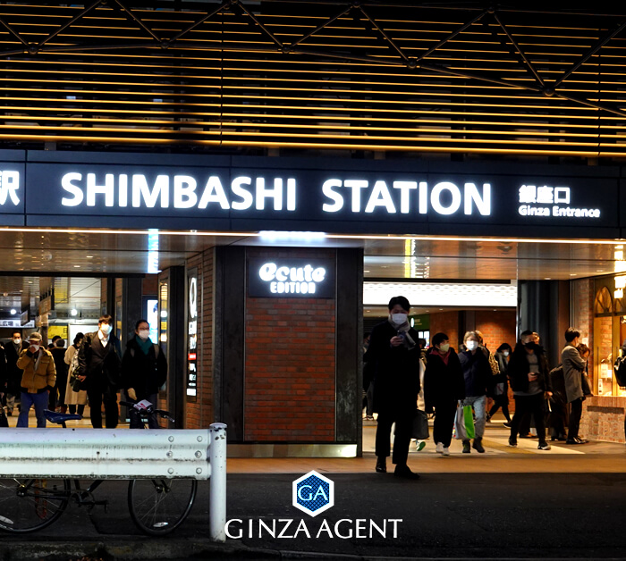 あいかわらず人が多い新橋駅銀座口